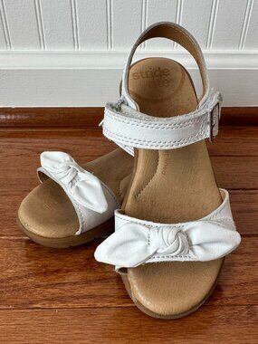 Girls Stride Rite White Bow Sandal with Velcro (Size 11)